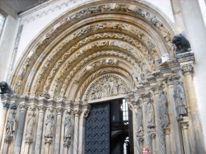 Gotisches Portal der Kathedrale in Freiberg/ Sachsen