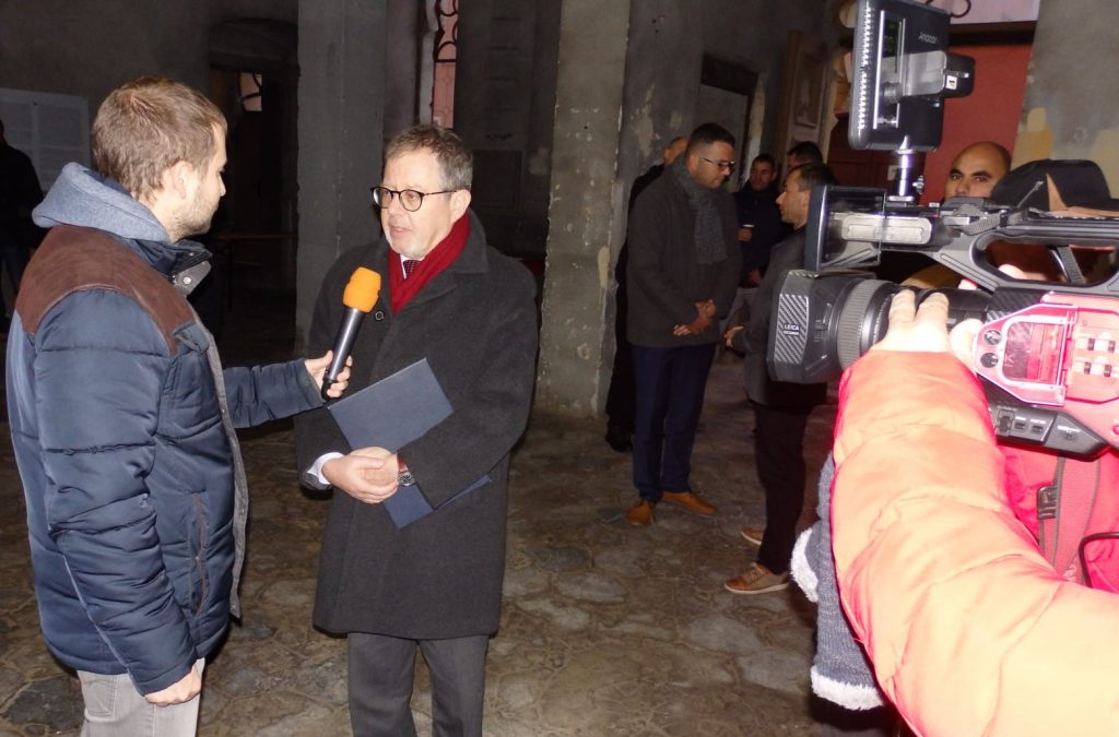 Presse und Fernsehen in Aktion: Interview mit dem israelischen Botschafter J. E. Meron